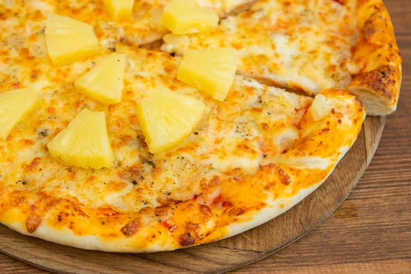 Hawaiian Pizza Pizza Pineapple Cheese Chicken Close — Stock Photo, Image