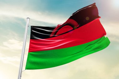 Güzel bulutlarda dalgalanan Malavi ulusal bayrağı.