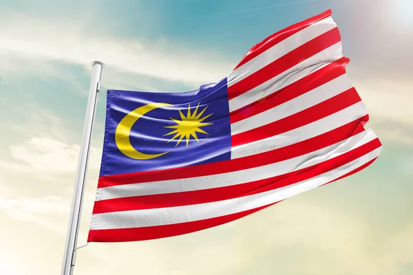 Malaysia National Flagga Viftar Vackra Moln — Stockfoto