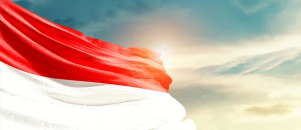 Indonesië Nationale Vlag Zwaaiend Prachtige Wolken — Stockfoto