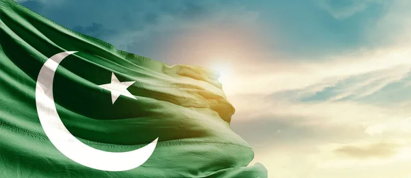 Pakistan National Flag Waving Beautiful Clouds — Stock Photo, Image