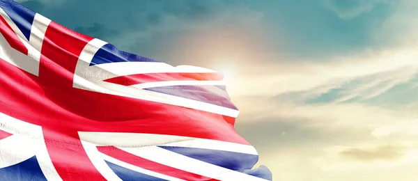 Bandeira Nacional Reino Unido Acenando Belas Nuvens — Fotografia de Stock