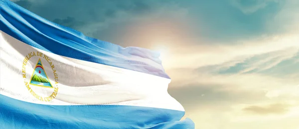 Bandera Nacional Nicaragua Ondeando Hermosas Nubes —  Fotos de Stock