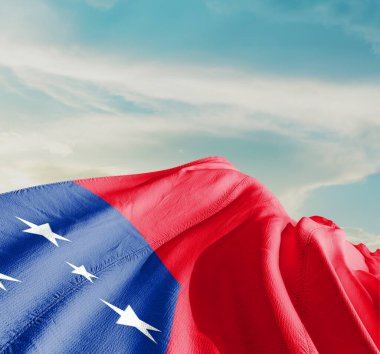Samoa ulusal bayrağı güzel bulutlarda dalgalanıyor.