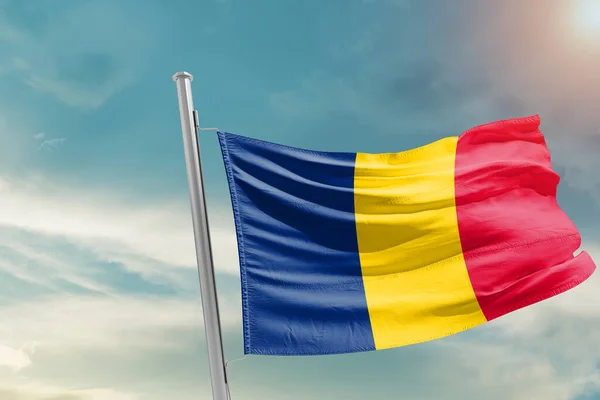 Tchad National Flagga Viftar Vackra Moln — Stockfoto