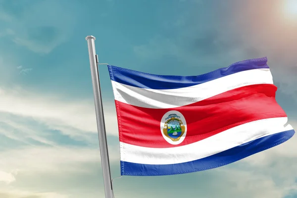 Costa Rica National Flagga Viftar Vackra Moln — Stockfoto