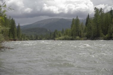Dağlı ve mavi gökyüzü, Alati dağları, Sibirya, Rusya