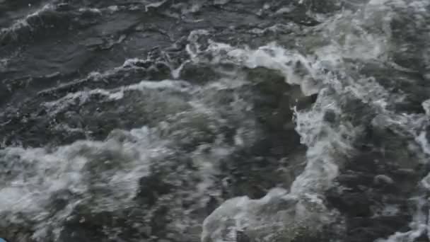 Κύματα από τη μηχανή του πλοίου. — Αρχείο Βίντεο