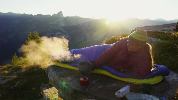 Woman Making Breakfast Her Bivouac Beautiful Morning Mountains — Stok Video