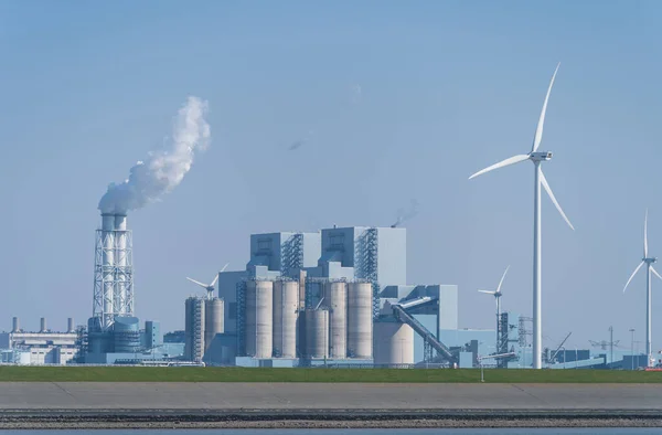 Fossile Fuel Coal Power Station Wind Turbines Eemsharbor Eemshaven Groningen — Zdjęcie stockowe