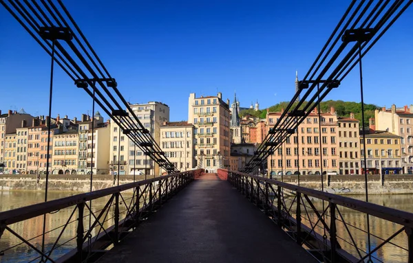 リヨン市のSaone川とVieux Lyonの上のPasserelle Saint Vincent — ストック写真