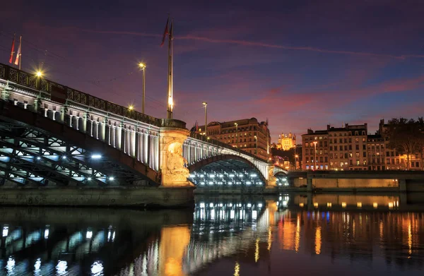 Сумерки Мостом Через Реку Рона Лионе Франция — стоковое фото