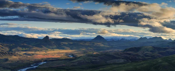 Nubes Sobre Las Montañas Islandia —  Fotos de Stock