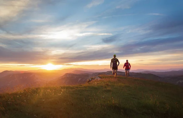 Athleten Laufen Massif Vercors Bei Sonnenuntergang Flache Und Mit Bewegungsunschärfe — Stockfoto