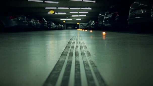 Fotografía Panorámica Una Pista Neumáticos Garaje Subterráneo — Vídeos de Stock