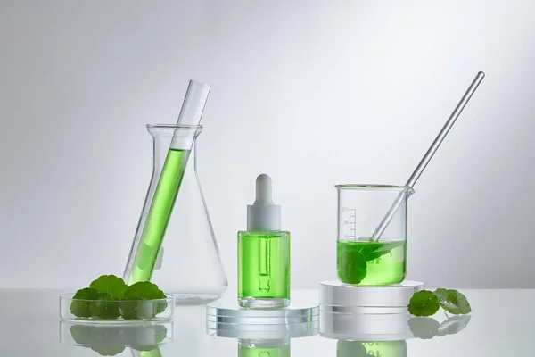 Scientific Experiment Centella Asiatica Extract Empty Podium Glass Cosmetic Bottle — Stock Photo, Image