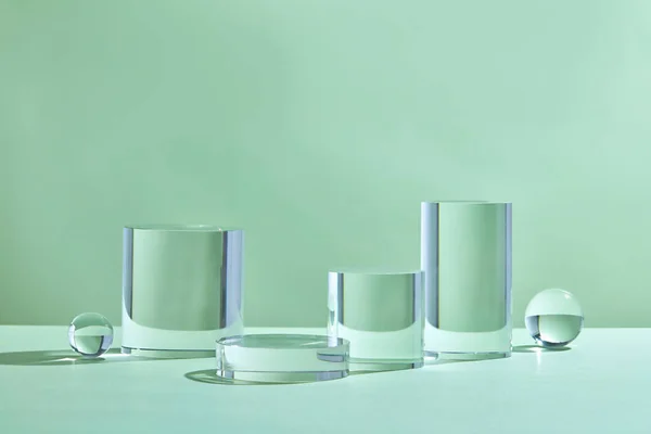Tomma Podium För Produktvisning Monokrom Piedestal Med Räfflad Glas Abstrakt — Stockfoto