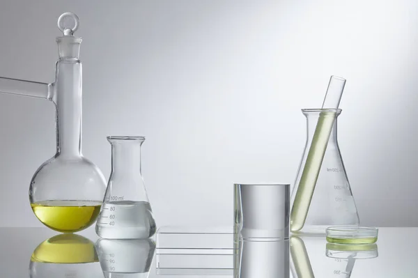 Наливання Олії Воду Обладнання Наукові Експерименти Формулювання Хімічної Речовини Медицини — стокове фото