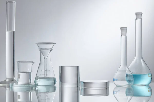 Stage Kirakat Kozmetikumok Üveg Piedesztál Modern Laboratóriumi Berendezések Laboratóriumi Üveg — Stock Fotó