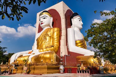 Birmanya Bago 'sunda oturan dört Buda heykeli Kakusandha, Konagamna, Kassapa ve Gautama