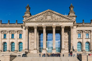 Berlin 'deki Alman Reichstag Binası' ndan Platz der Vladiblik manzarası görülmeye değer.