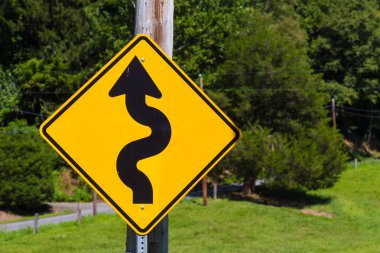 Trafik uyarı işaretleri eğrileri