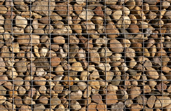 Stos kamieni za metalowe siatki. — Zdjęcie stockowe