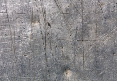 Gri metal yüzeyi çizilir.