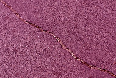 Renkli asfalt yüzeye kırık. 