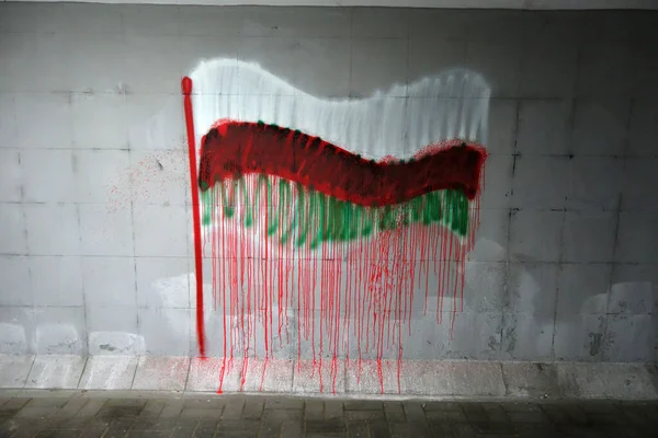 Graffity Branco Vermelho Branco Bandeira Estragado Pela Listra Verde Minsk Imagens De Bancos De Imagens Sem Royalties