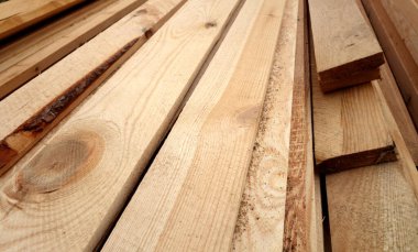 Çam ağacından yapılmış tahtalar. İnşaat arkaplanı                   