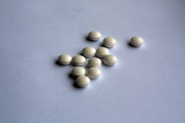 Beyaz ve bulanık beyaz haplar. Tasarım için arkaplan ve doku.