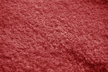 Banyo havlusu dokusu kırmızı tonda bulanık. Tasarım için soyut arkaplan ve doku.