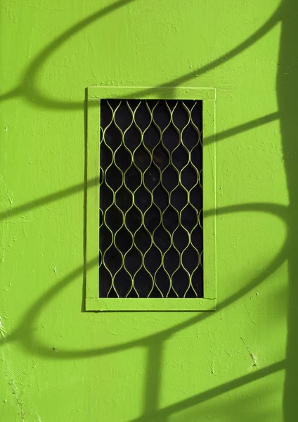 Зелений метал вхідні двері . — стокове фото