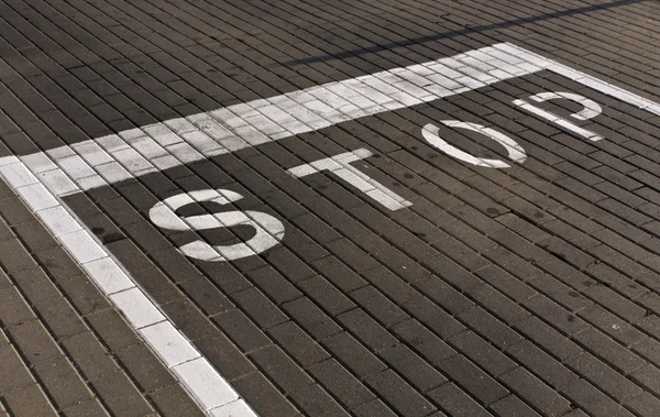 Stoppskylt på trottoaren. — Stockfoto