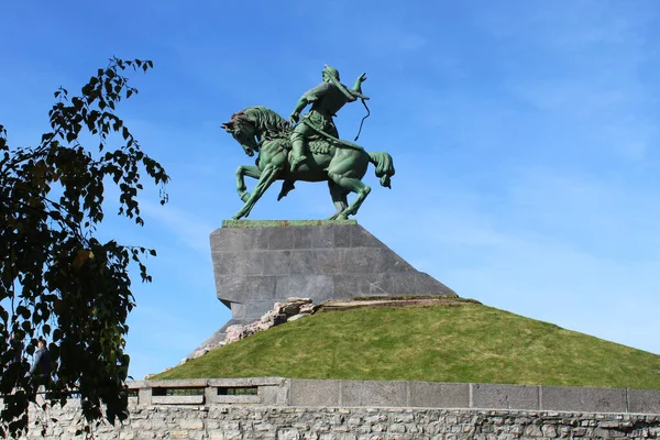 巴什科尔托斯坦共和国乌法Salavat Yulaev纪念碑 — 图库照片