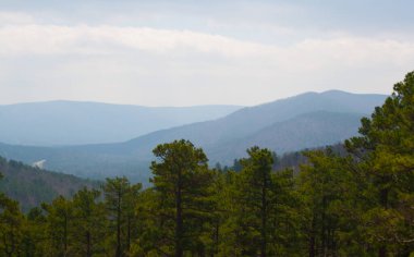 Oklahoma 'daki Ouachita Dağları Talimena Sahne Yolu' ndan