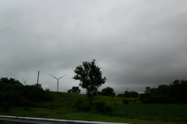 Велетенські Вітряні Млини Під Час Дня Хмар Штат Айова — стокове фото