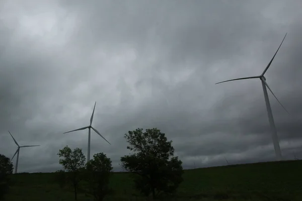 Giant Windmills Cloudy Day Iowa — Stock fotografie