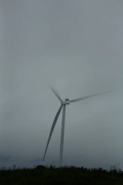 Kincir Angin Raksasa Selama Hari Berawan Iowa — Stok Foto