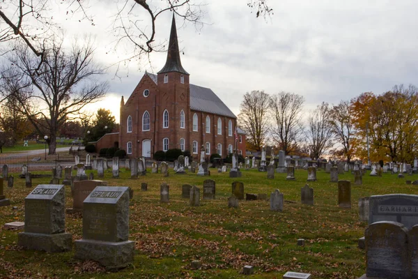 Veduta Una Chiesa Rurale Cimitero — Foto Stock