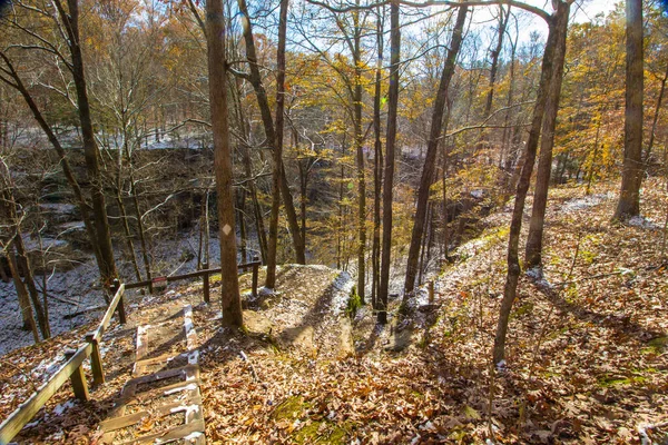 Hemlock Cliffs Outono Depois Uma Neve Leve Indiana — Fotografia de Stock