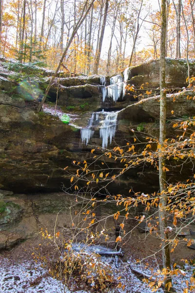 Hemlock Cliffs Outono Depois Uma Neve Leve Indiana — Fotografia de Stock