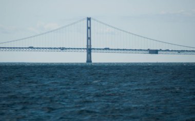Michigan 'da I-75 taşıyan Mackinac Köprüsü