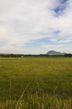 Bear Butte Güney Dakota 'dan görüldü.