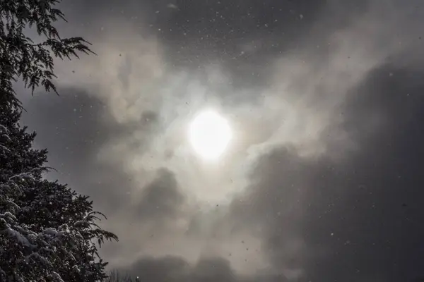 Düsterer Winterhimmel Mit Nebel Oder Wolken — Stockfoto