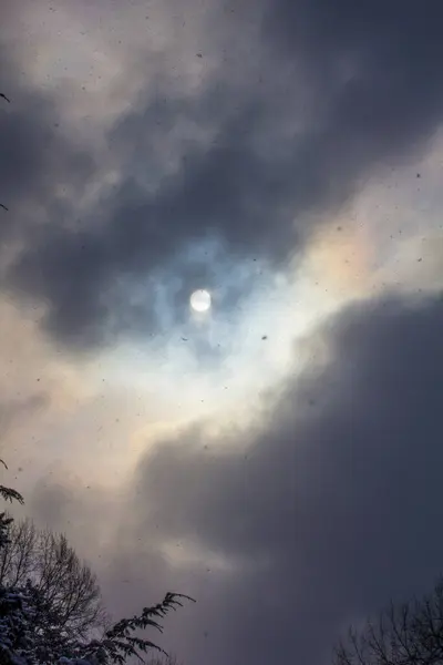 Düsterer Winterhimmel Mit Nebel Oder Wolken — Stockfoto