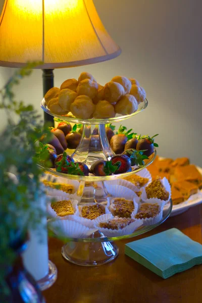 Una Exhibición Comida Una Mesa —  Fotos de Stock