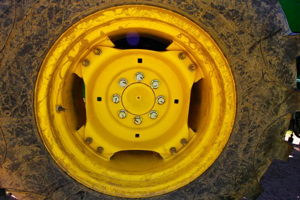Närbild Traktor Hjul — Stockfoto