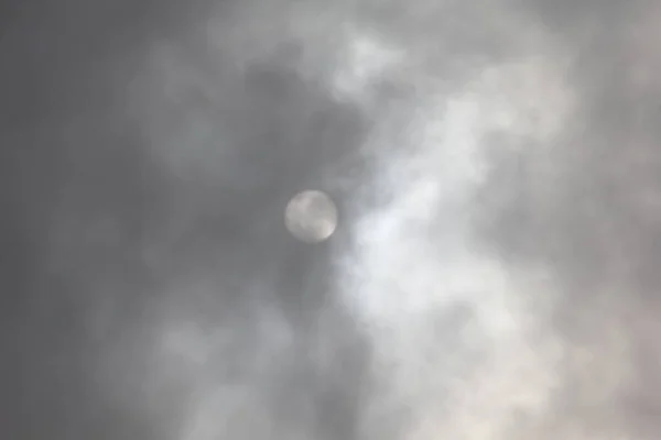 Giorno Nuvoloso Durante Mezzogiorno — Foto Stock